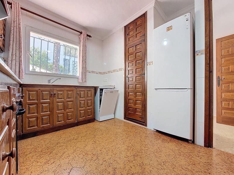 5 bedroom Villa for sale in Denia with pool garage - € 550,000 (Ref: 9772851)