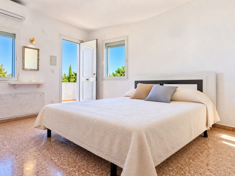 5 sypialnia Willa na sprzedaż w Denia z basenem garażem - 550 000 € (Ref: 9772851)