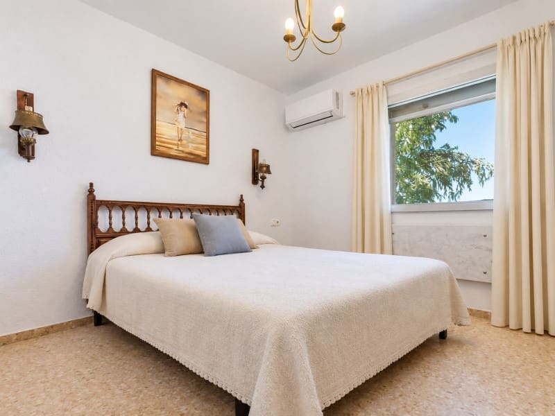 5 sypialnia Willa na sprzedaż w Denia z basenem garażem - 550 000 € (Ref: 9772851)