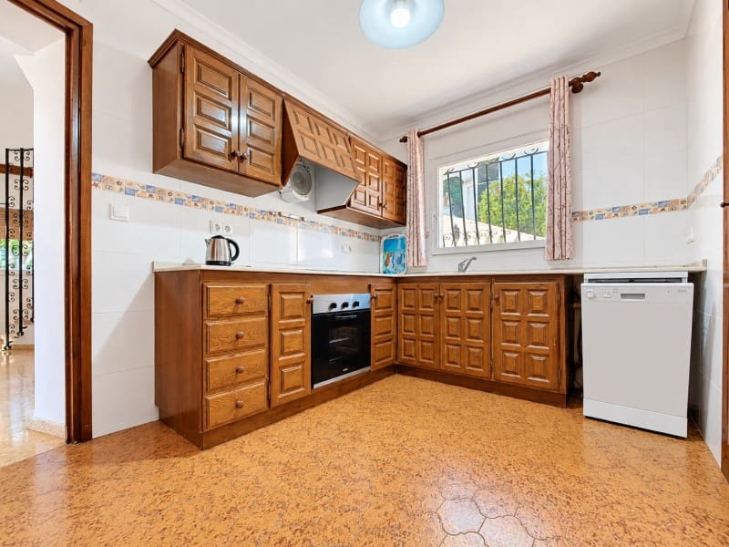 5 sypialnia Willa na sprzedaż w Denia z basenem garażem - 550 000 € (Ref: 9772851)
