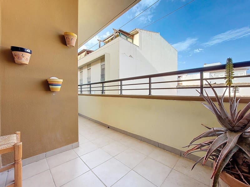 2 slaapkamer Flat te huur in Denia - € 875 (Ref: 9806309)