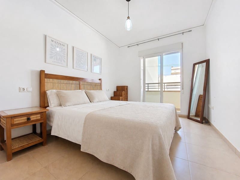 2 slaapkamer Flat te huur in Denia - € 875 (Ref: 9806309)