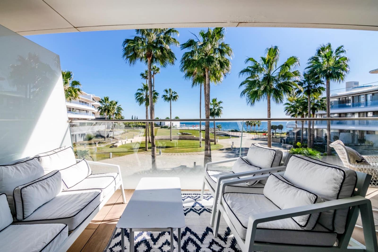 2 camera da letto Appartamento da affittare in Estepona con piscina garage - 3.800 € (Rif: 10037540)