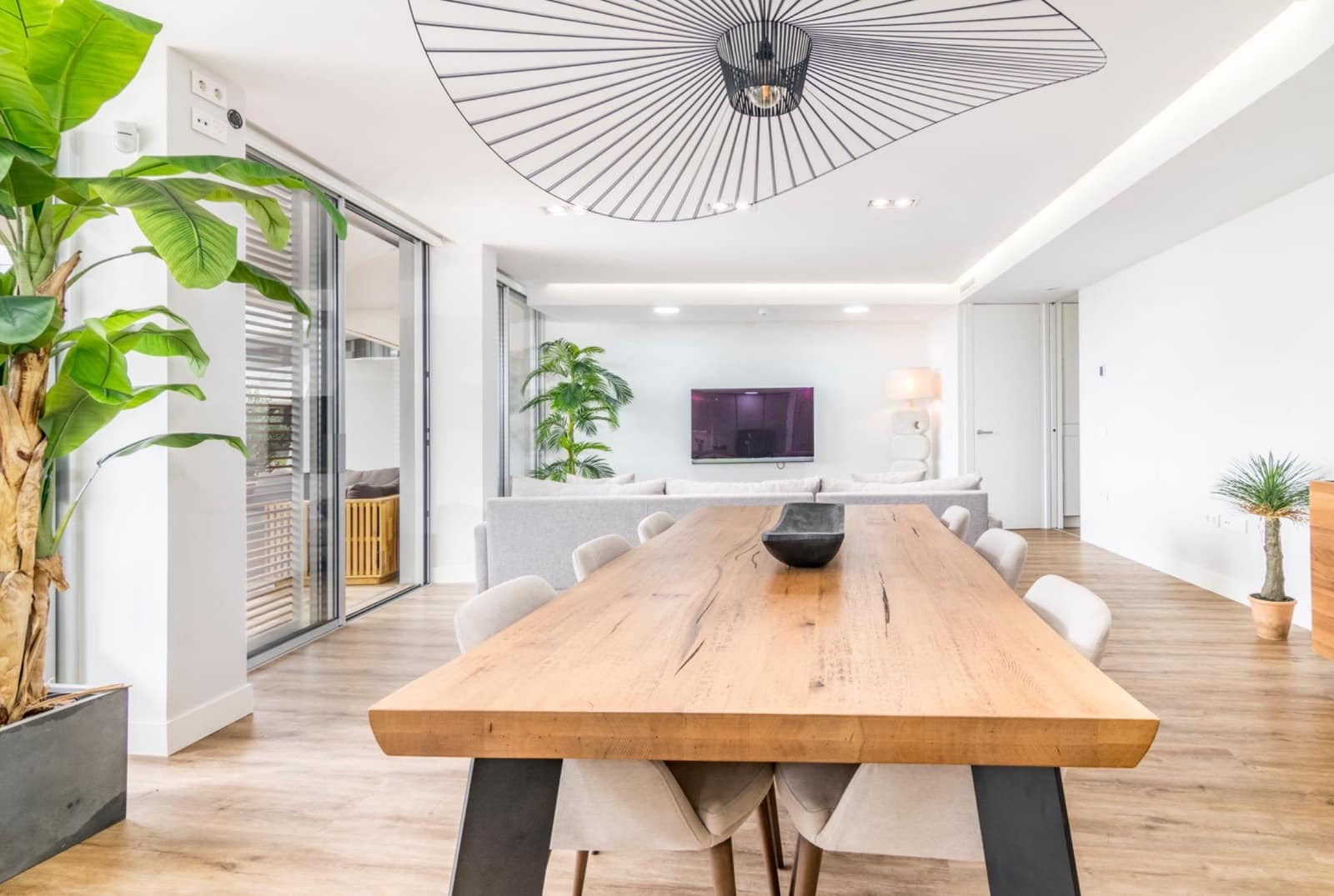 4 slaapkamer Strandappartement te huur in Estepona met zwembad garage - € 6.000 (Ref: 10078509)