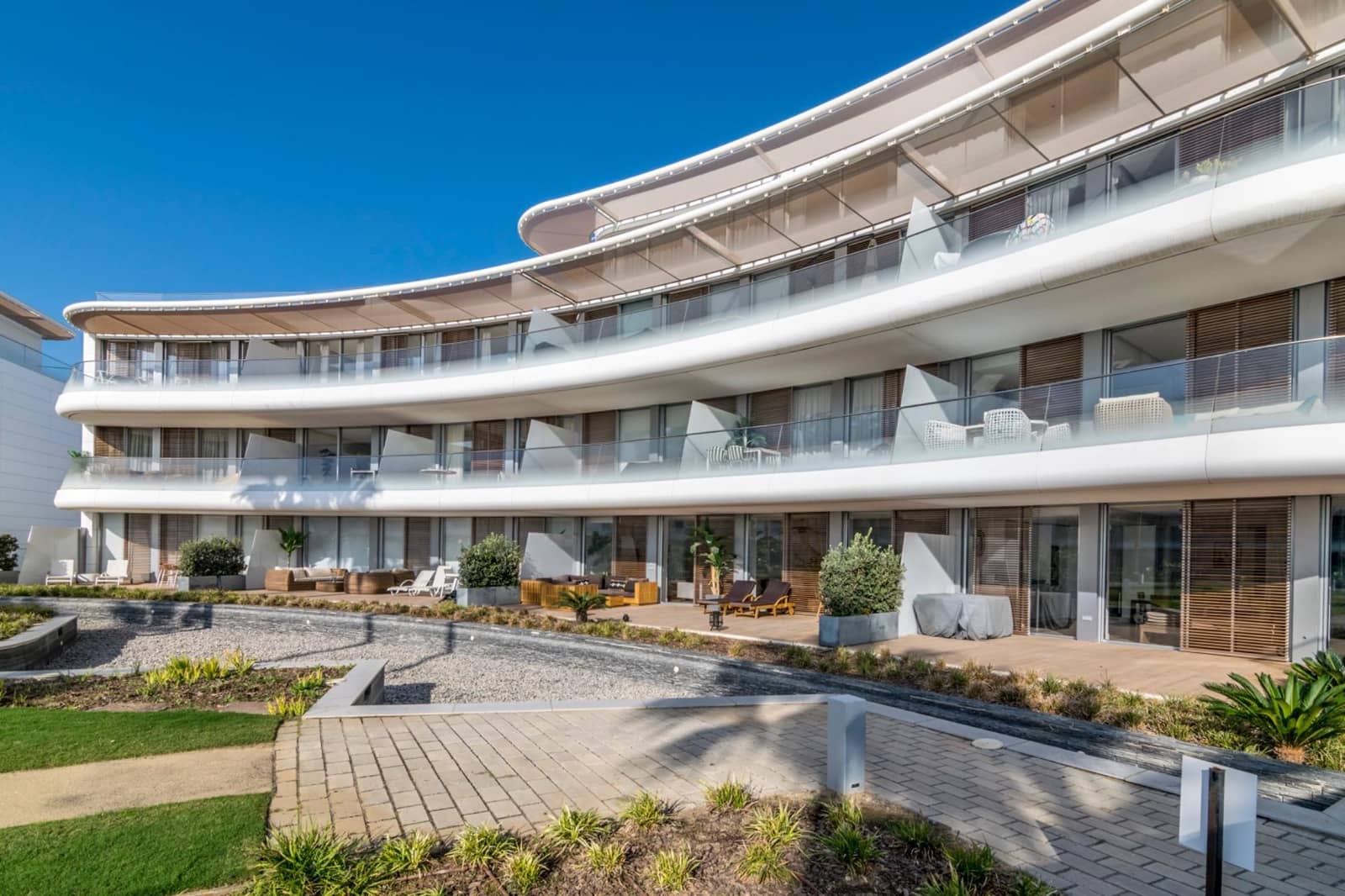 4 slaapkamer Strandappartement te huur in Estepona met zwembad garage - € 6.000 (Ref: 10078509)
