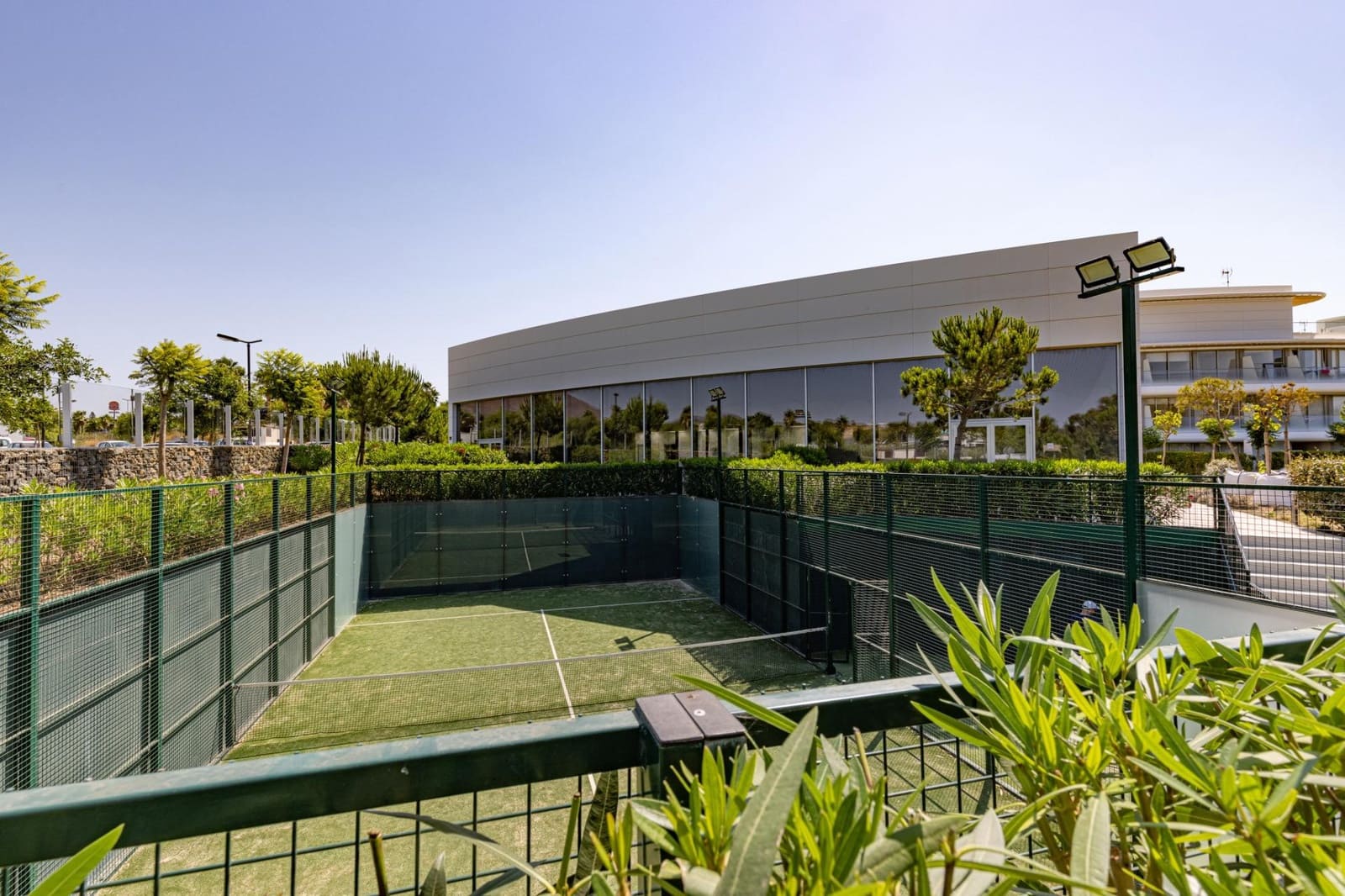 4 slaapkamer Strandappartement te huur in Estepona met zwembad garage - € 6.000 (Ref: 10078509)