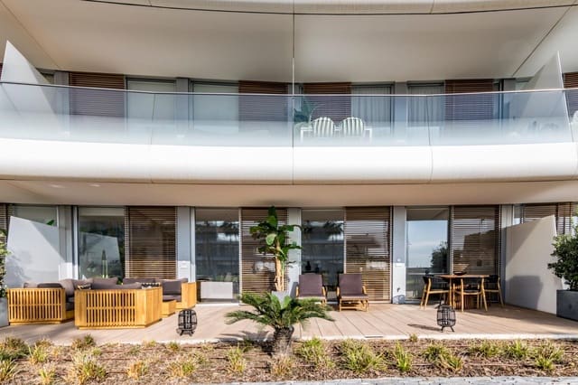 4 slaapkamer Strandappartement te huur in Estepona met zwembad garage - € 6.000 (Ref: 10078509)