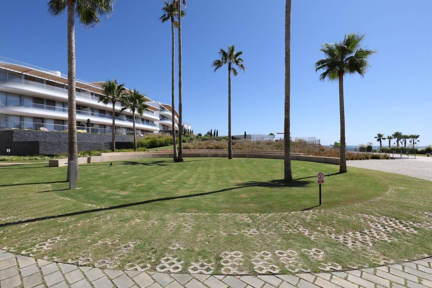 2 makuuhuone Asunto myytävänä paikassa Estepona mukana uima-altaan 
autotalli - 950 000 € (Ref: 10130055)