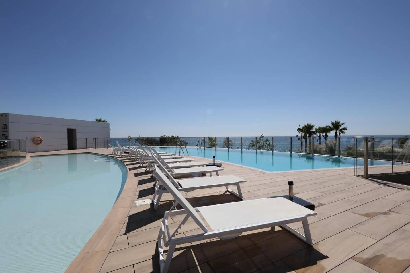 Apartamento Playa de 3 habitaciones en Estepona en venta con piscina garaje - 895.000 € (Ref: 10159846)