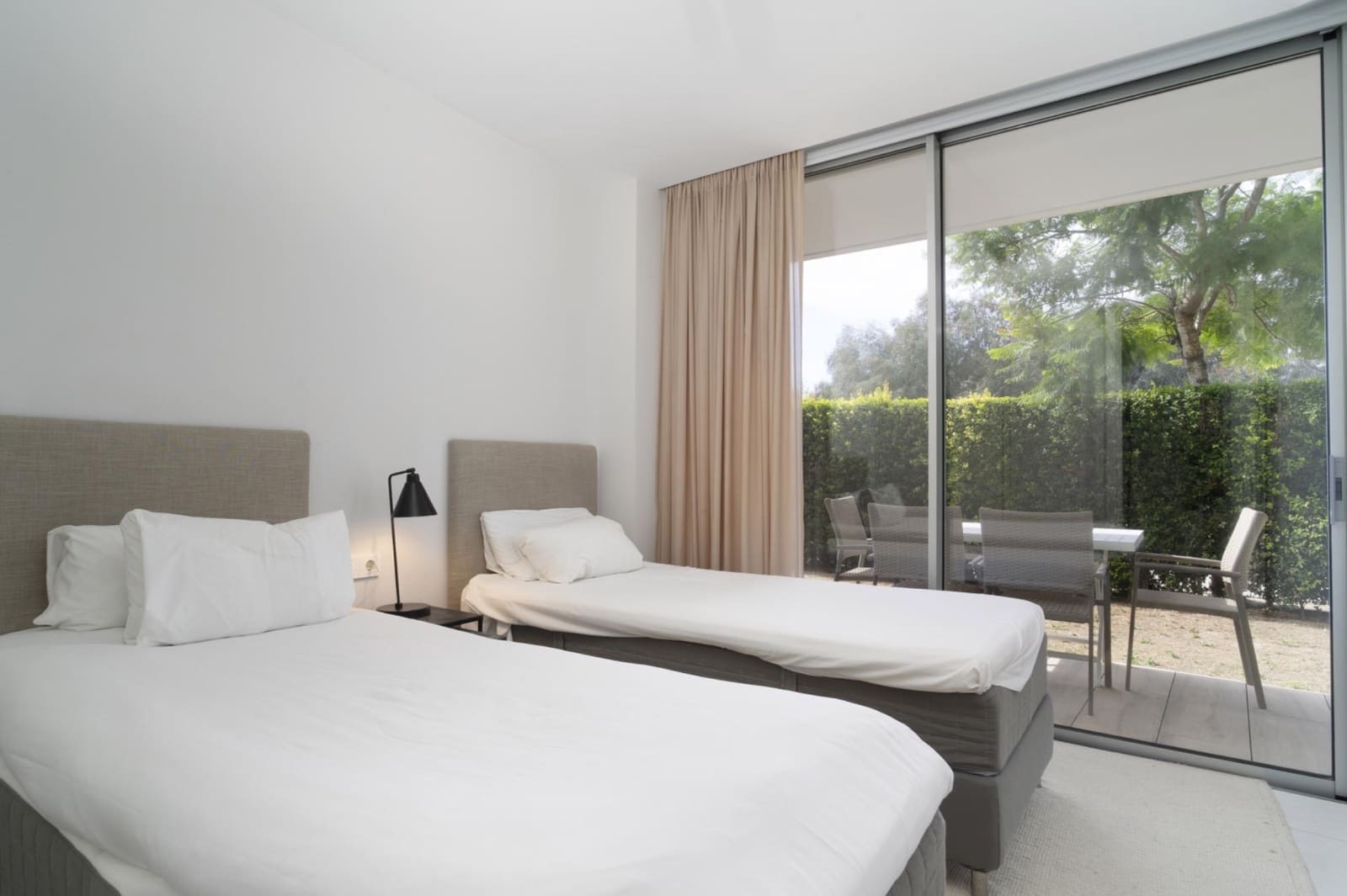 Apartamento Playa de 3 habitaciones en Estepona en venta con piscina garaje - 895.000 € (Ref: 10159846)