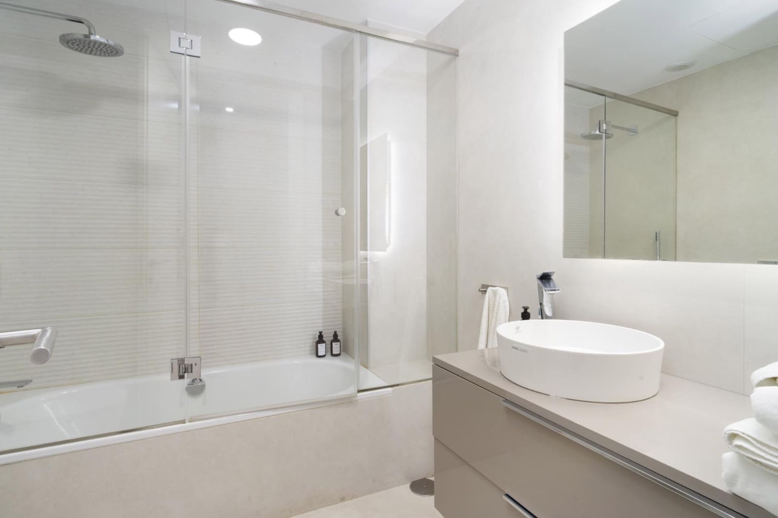Apartamento Playa de 3 habitaciones en Estepona en venta con piscina garaje - 895.000 € (Ref: 10159846)