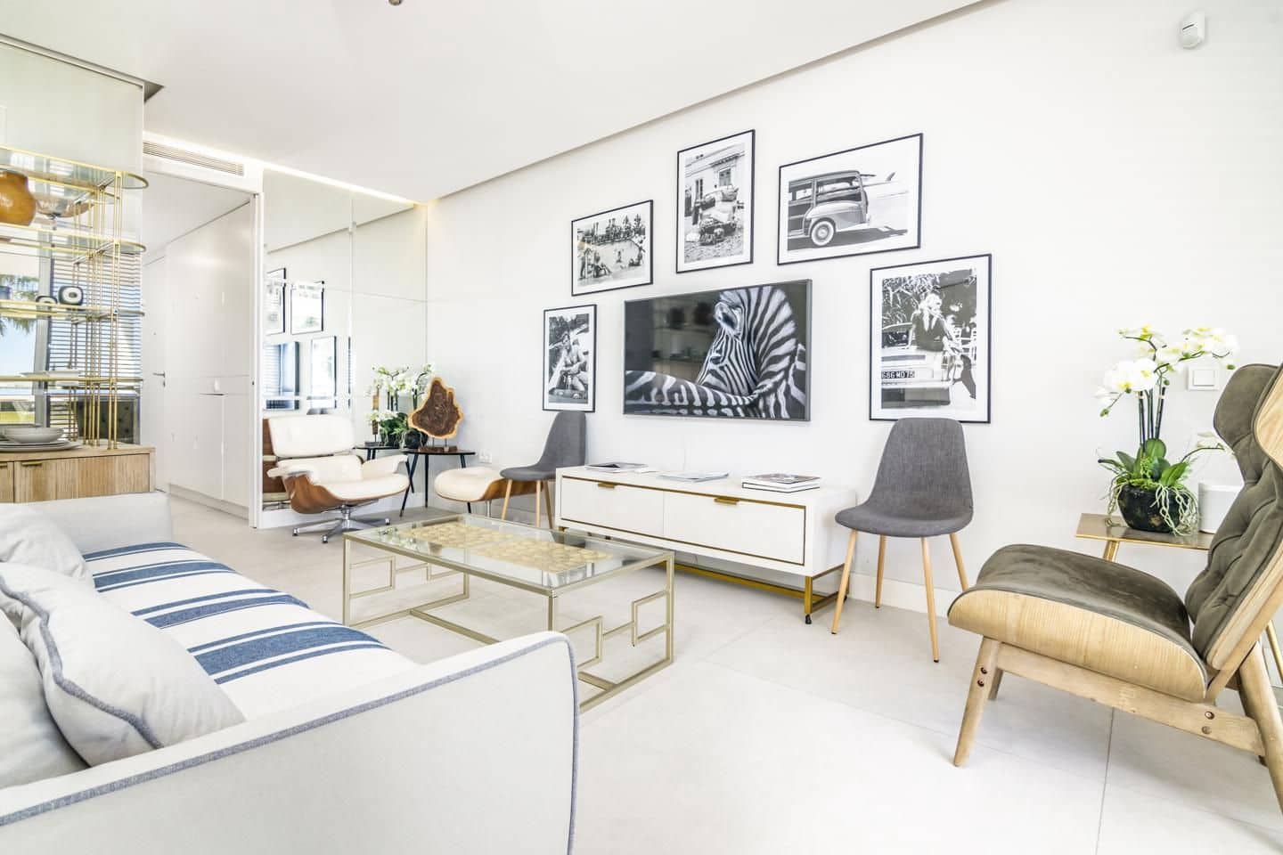 2 bedroom Flat for sale in Estepona with pool garage - € 819,000 (Ref: 8101493)