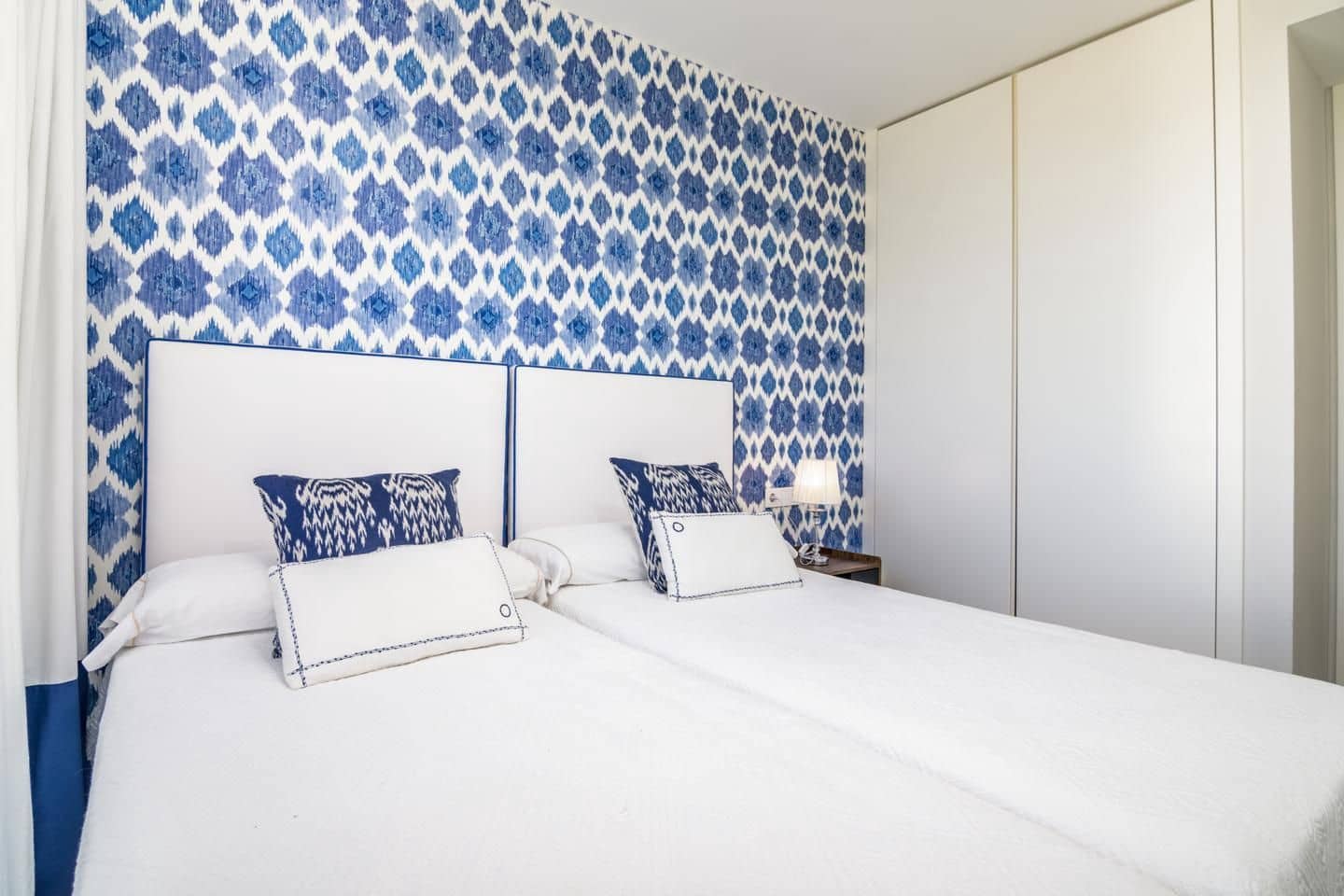 2 bedroom Flat for sale in Estepona with pool garage - € 819,000 (Ref: 8101493)