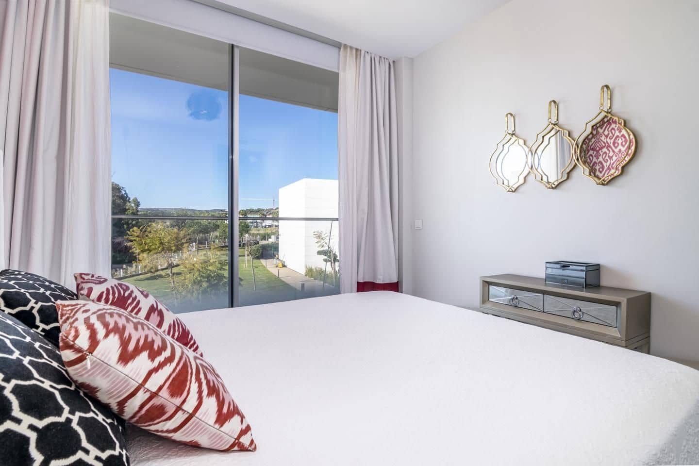 2 bedroom Flat for sale in Estepona with pool garage - € 819,000 (Ref: 8101493)