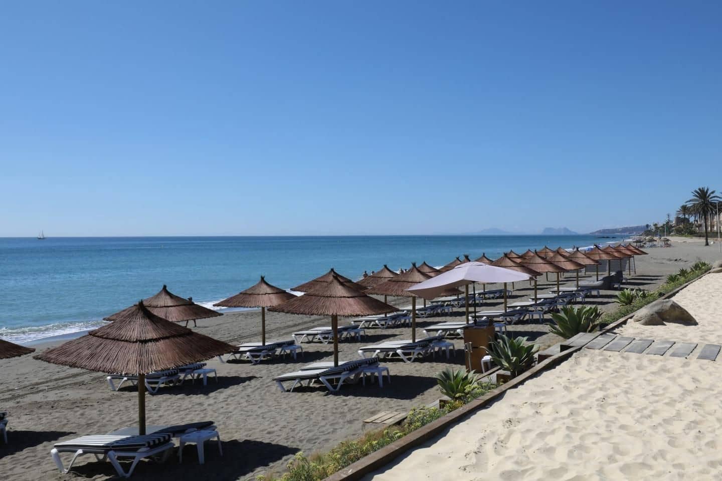 2 bedroom Flat for sale in Estepona with pool garage - € 819,000 (Ref: 8101493)