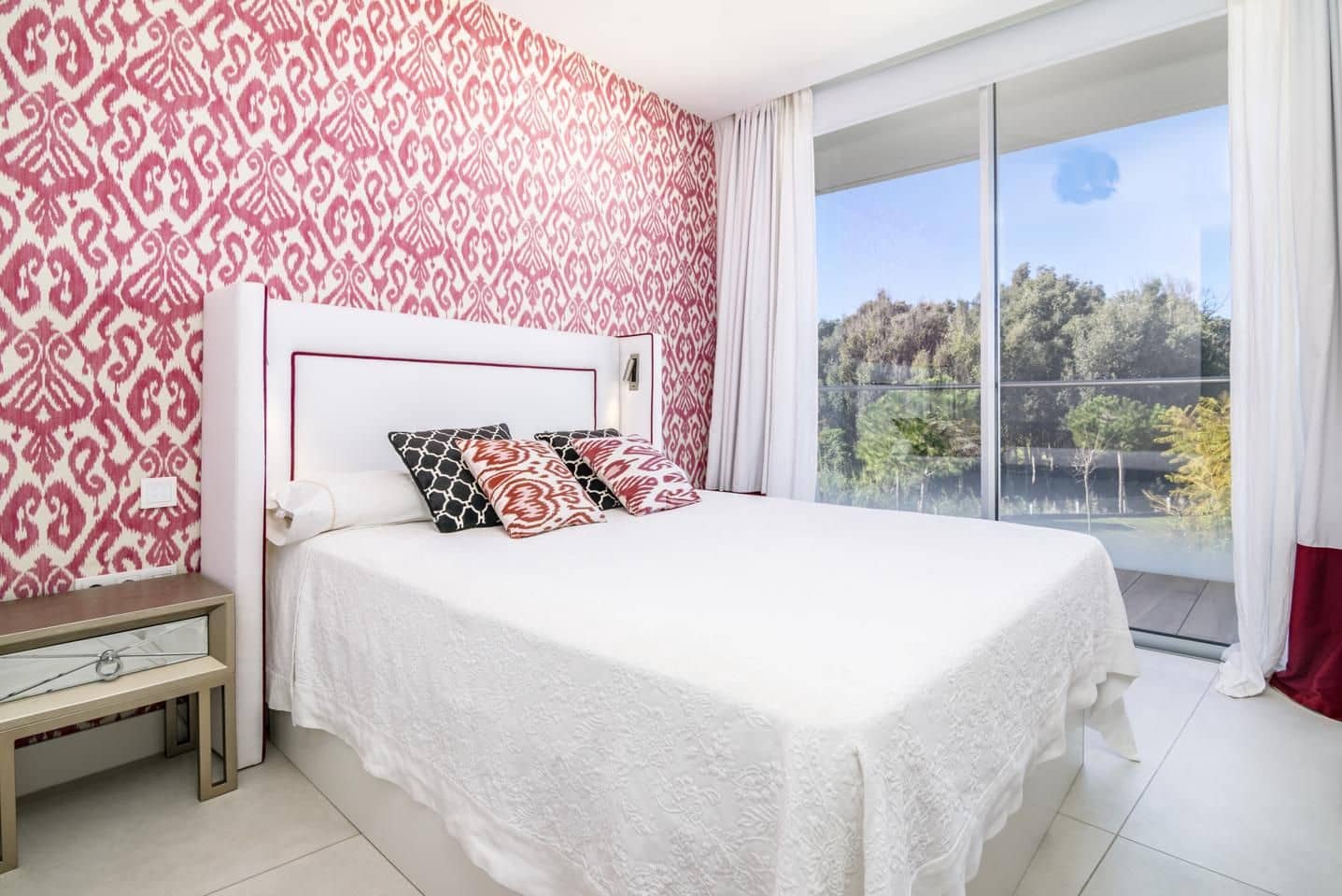 2 bedroom Flat for sale in Estepona with pool garage - € 819,000 (Ref: 8101493)