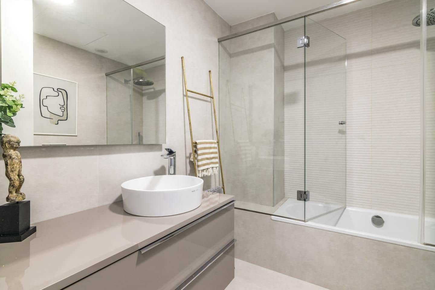 3 soverom Leilighet til salgs i Estepona med svømmebasseng garasje - € 1 145 000 (Ref: 8101494)