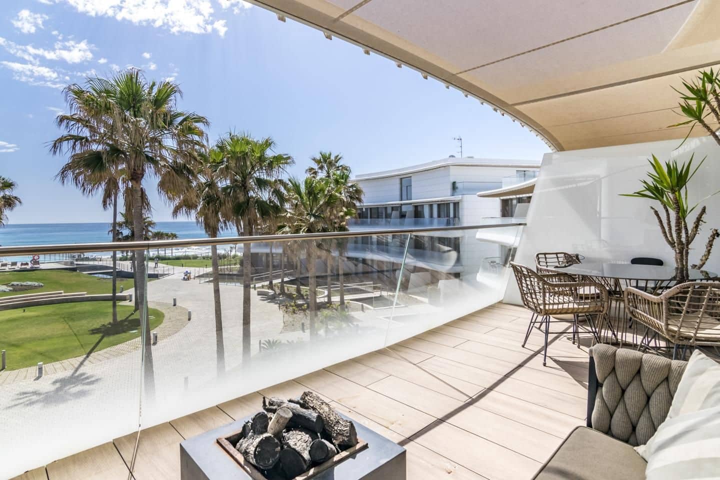 3 soverom Leilighet til salgs i Estepona med svømmebasseng garasje - € 1 145 000 (Ref: 8101494)