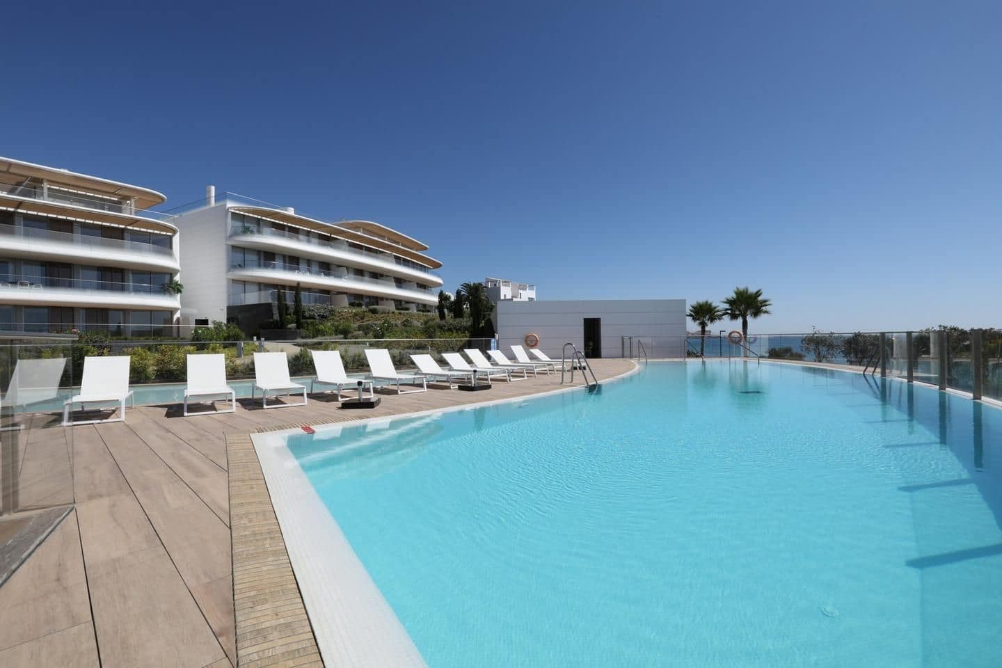 3 soverom Leilighet til salgs i Estepona med svømmebasseng garasje - € 1 145 000 (Ref: 8101494)