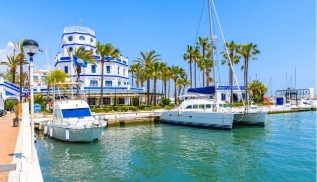 3 bedroom Flat for sale in Estepona with pool garage - € 680,000 (Ref: 8109899)