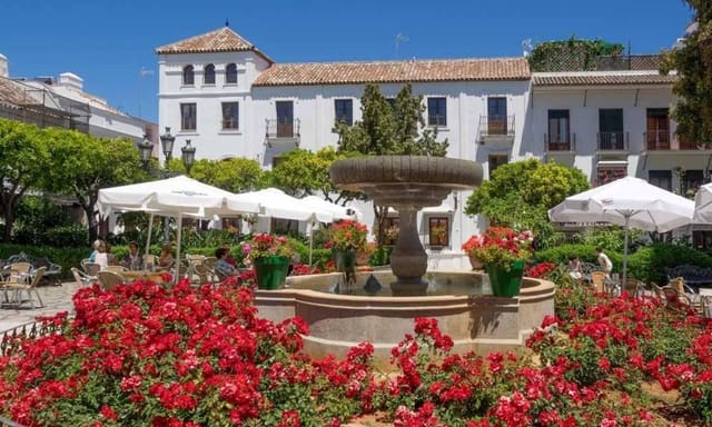 3 bedroom Flat for sale in Estepona with pool garage - € 680,000 (Ref: 8109899)