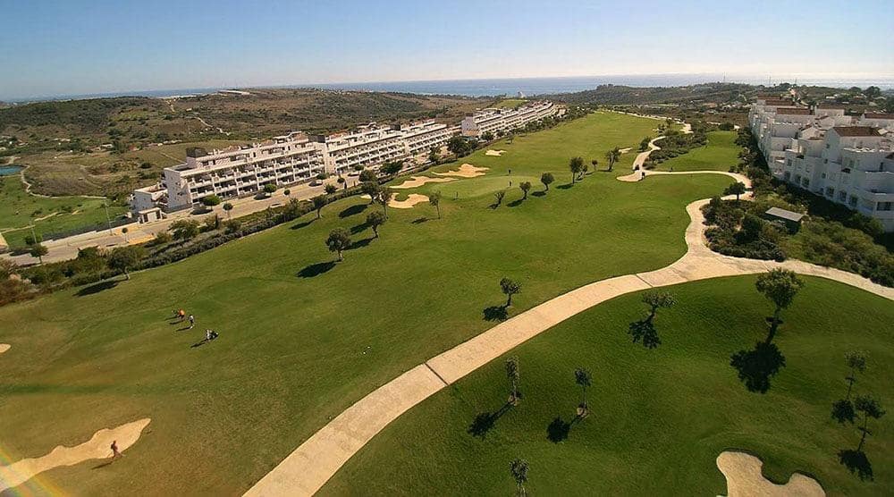 2 bedroom Flat for sale in Estepona with pool garage - € 286,000 (Ref: 8344943)