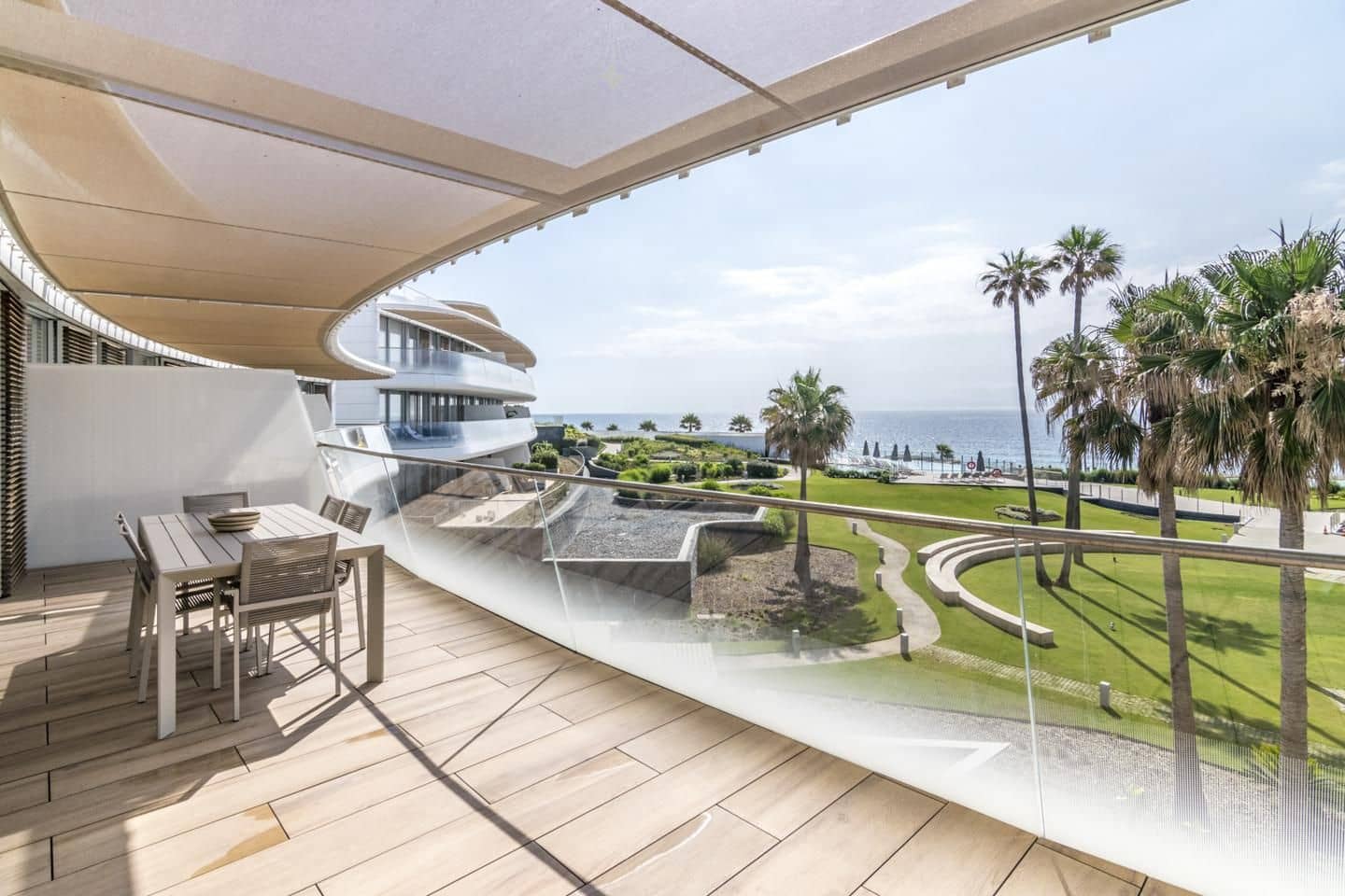 3 makuuhuone Asunto myytävänä paikassa Estepona mukana uima-altaan 
autotalli - 1 449 500 € (Ref: 8377765)