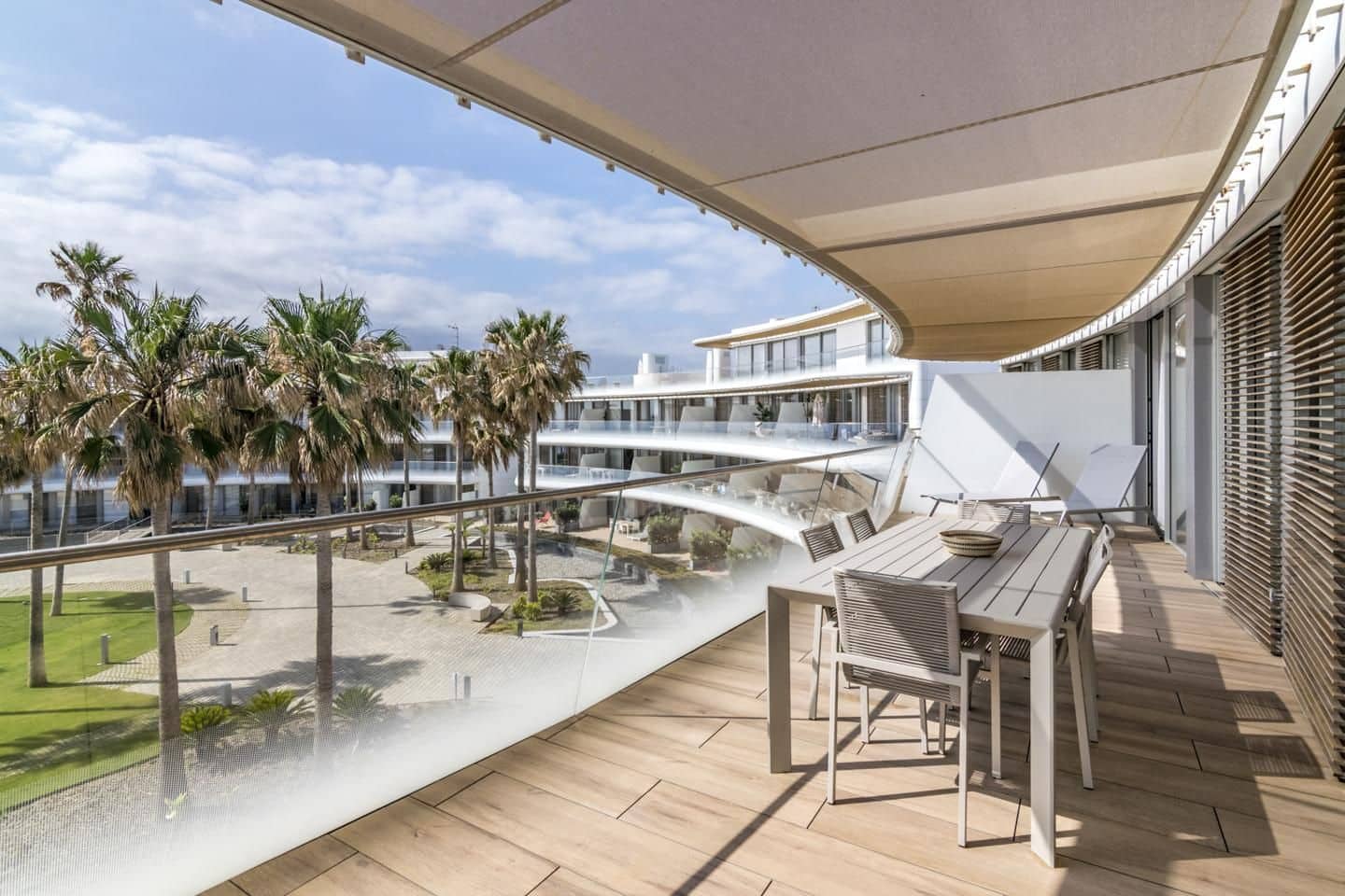 3 makuuhuone Asunto myytävänä paikassa Estepona mukana uima-altaan 
autotalli - 1 449 500 € (Ref: 8377765)