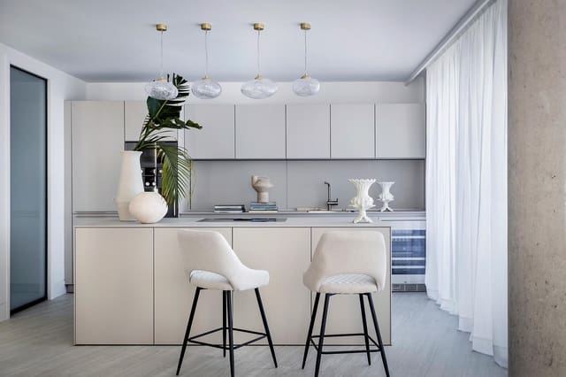 3 sypialnia Mieszkanie na sprzedaż w Estepona z basenem garażem - 3 380 000 € (Ref: 8610502)