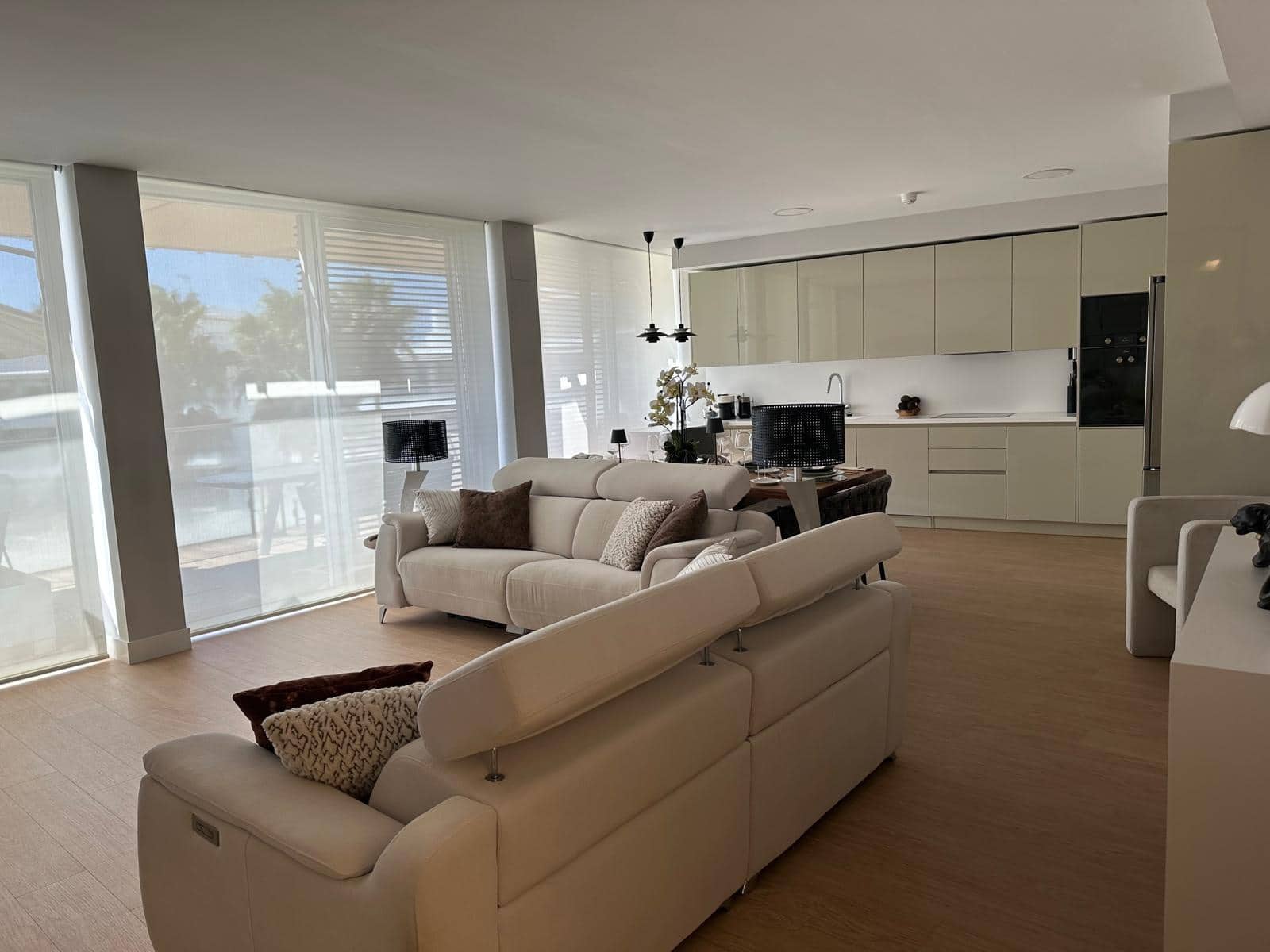 4 sypialnia Mieszkanie na sprzedaż w Estepona z basenem garażem - 1 490 000 € (Ref: 8670589)