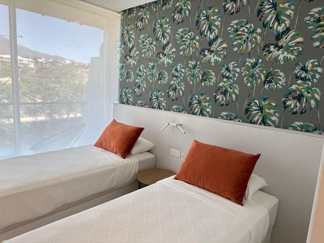 4 sypialnia Mieszkanie na sprzedaż w Estepona z basenem garażem - 1 490 000 € (Ref: 8670589)