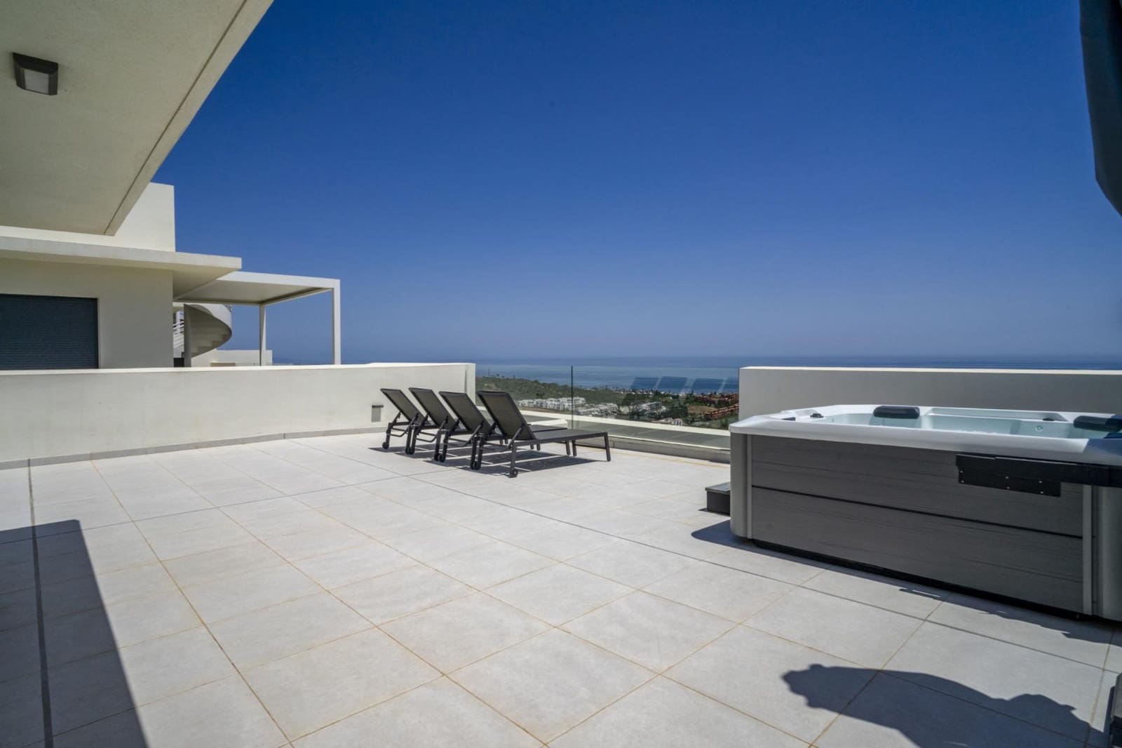 3 soveværelse Penthouse til salg i Casares med swimmingpool garage - € 1.150.000 (Ref: 8699738)