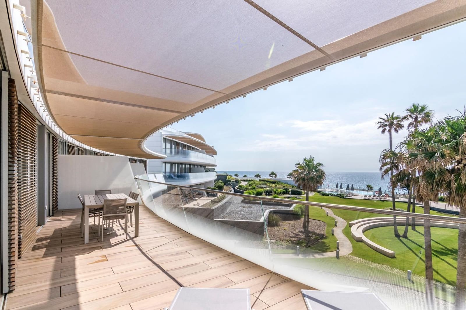 3 slaapkamer Appartement voor vakantieverhuur in Estepona met zwembad garage - € 3.000 (Ref: 8857218)