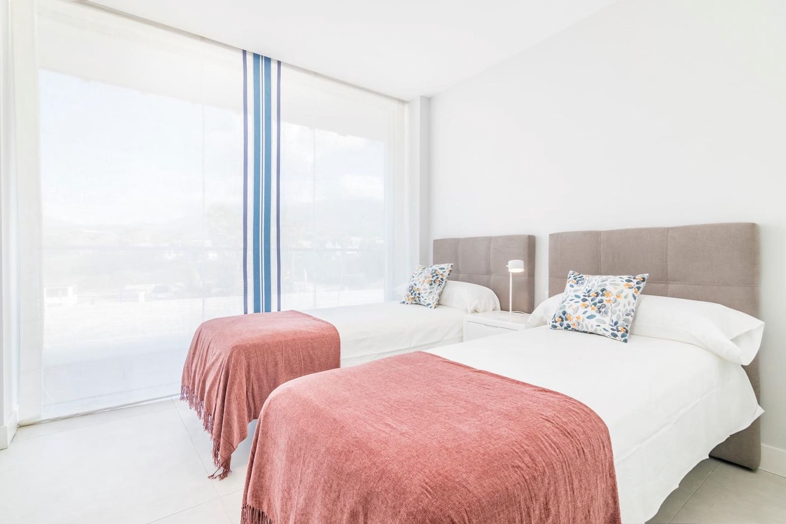 3 slaapkamer Appartement voor vakantieverhuur in Estepona met zwembad garage - € 3.000 (Ref: 8857218)