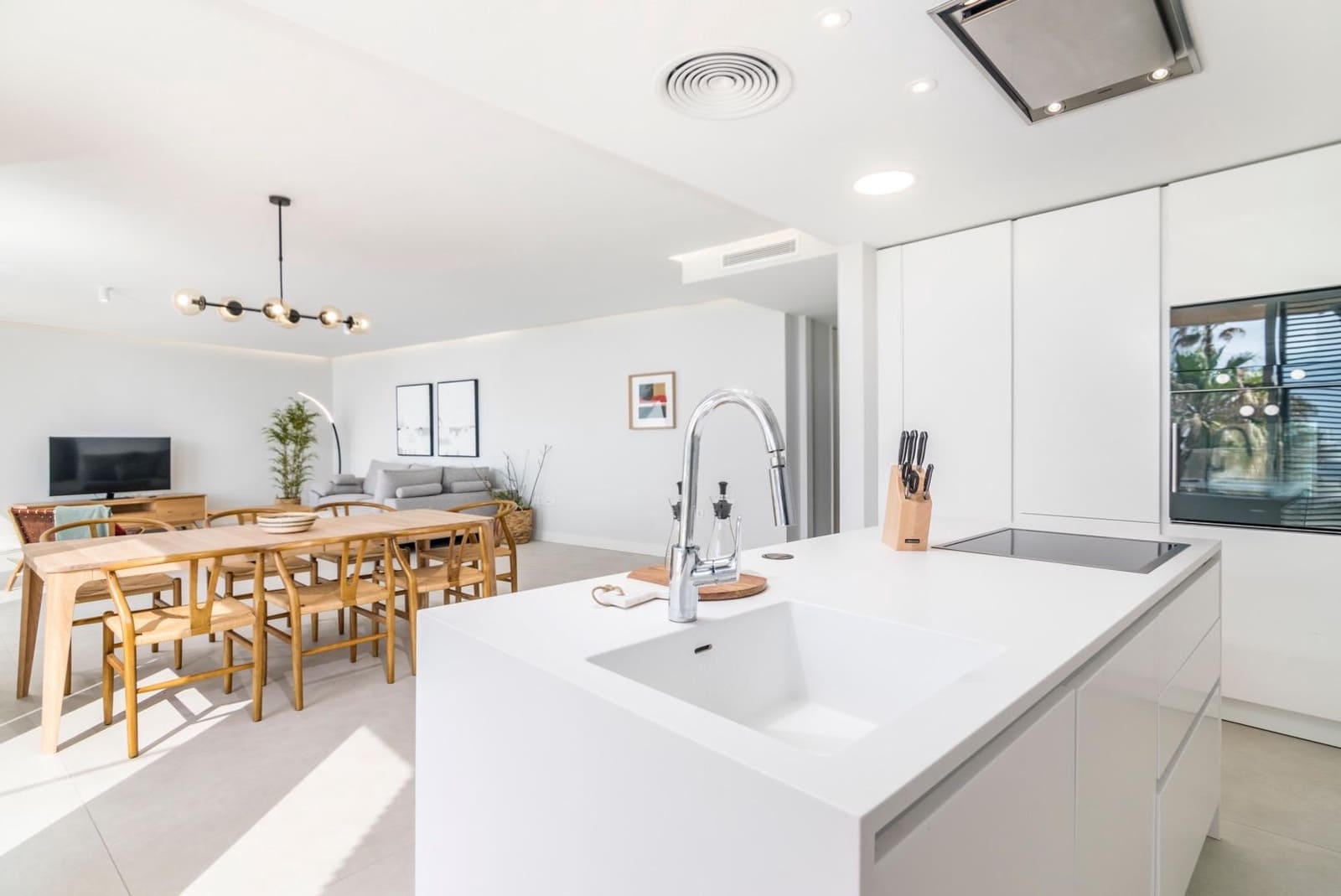 3 slaapkamer Appartement voor vakantieverhuur in Estepona met zwembad garage - € 3.000 (Ref: 8857218)