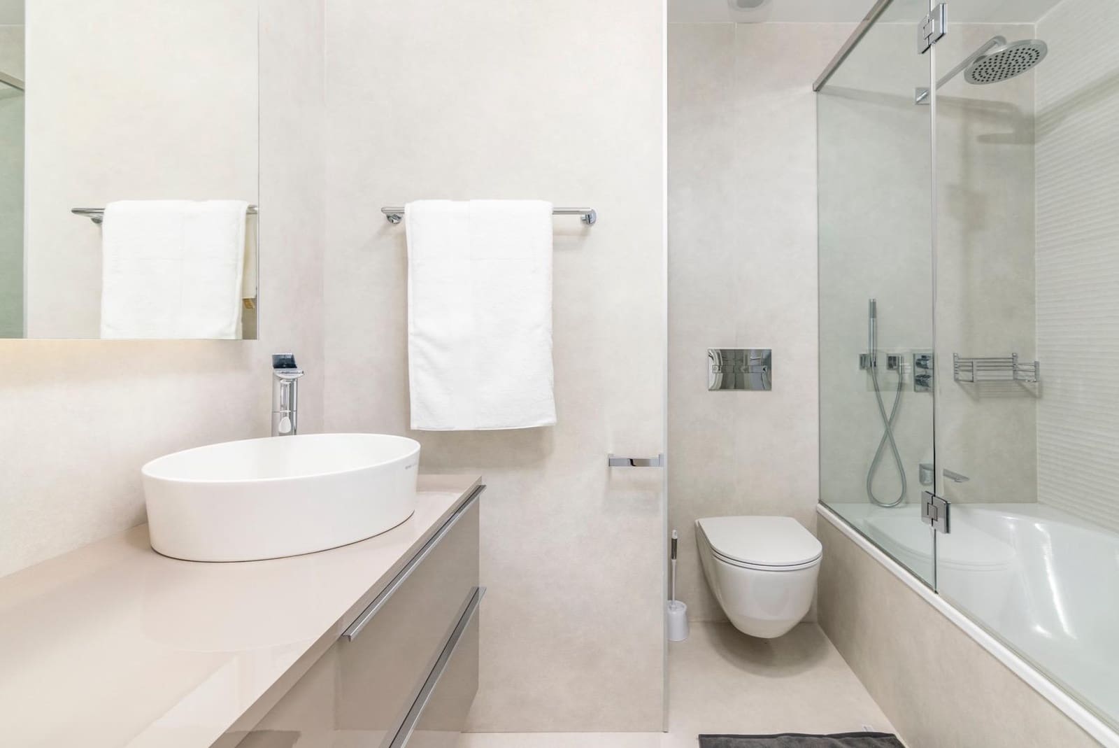 3 slaapkamer Appartement voor vakantieverhuur in Estepona met zwembad garage - € 3.000 (Ref: 8857218)