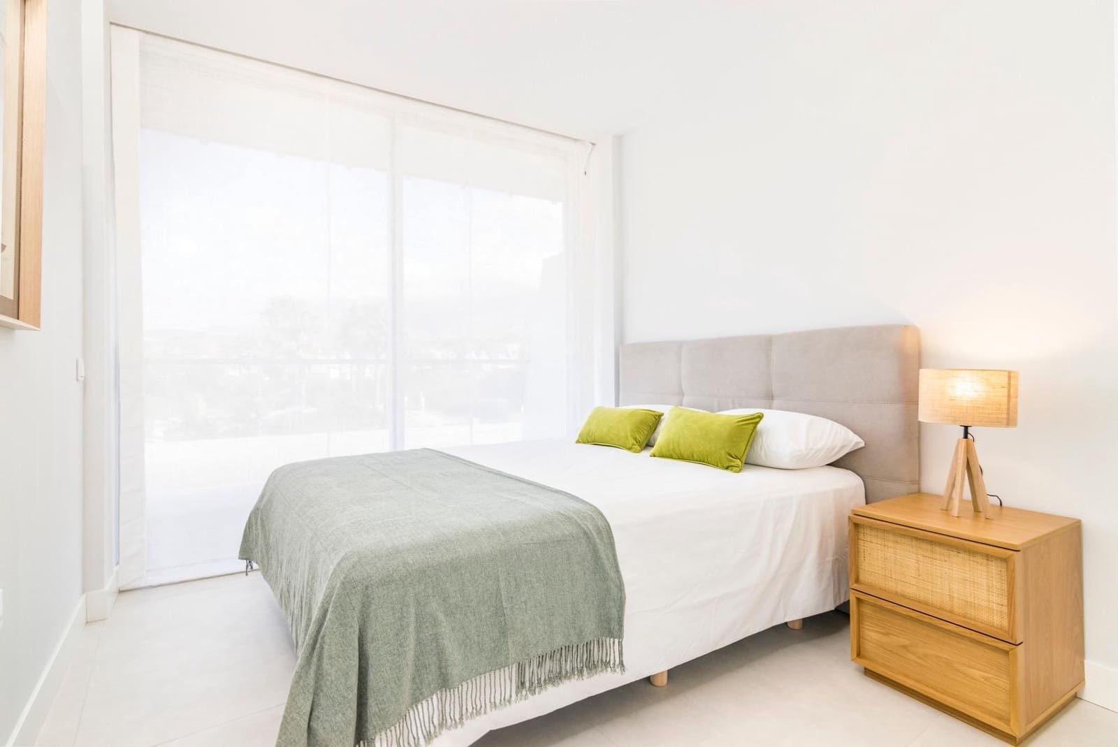 3 slaapkamer Appartement voor vakantieverhuur in Estepona met zwembad garage - € 3.000 (Ref: 8857218)