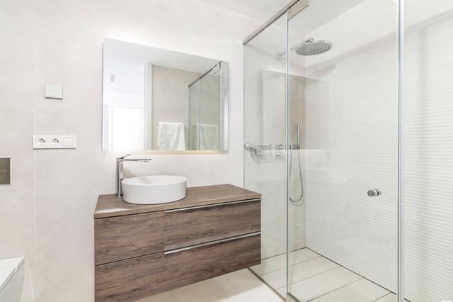 3 bedroom Apartment for holiday rental in Estepona with pool garage - € 3,000 (Ref: 8857218)