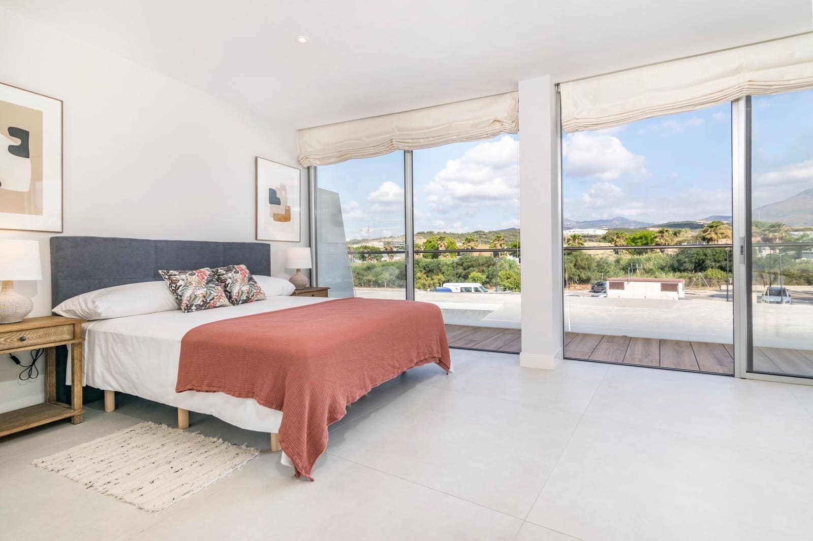 3 slaapkamer Appartement voor vakantieverhuur in Estepona met zwembad garage - € 3.000 (Ref: 8857218)