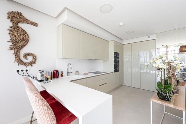 2 soverom Leilighet til leie i Estepona med svømmebasseng garasje - € 3 000 (Ref: 8857219)