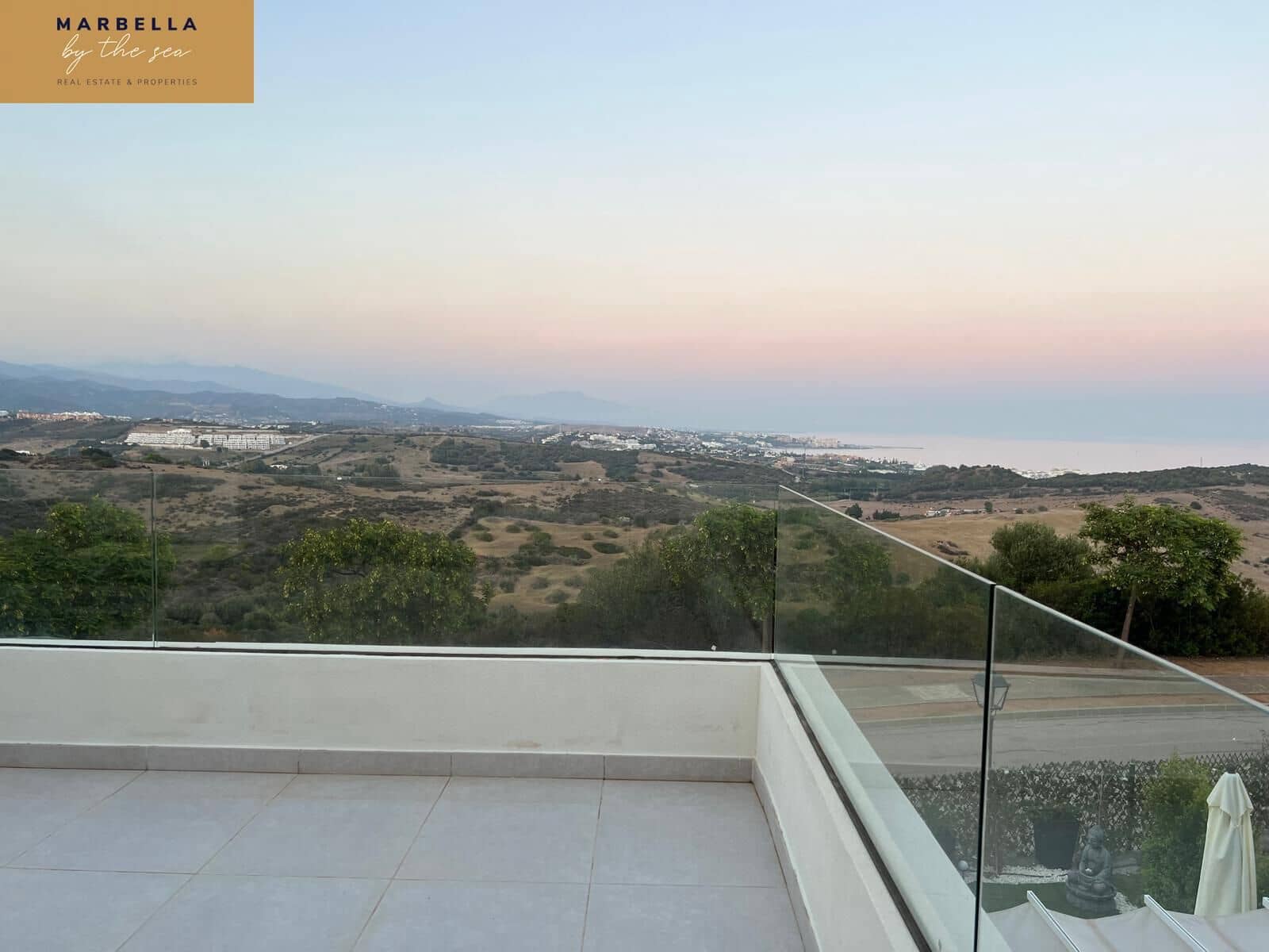 3 soverom Rekkehus til salgs i Casares med svømmebasseng garasje - € 1 200 000 (Ref: 8936974)