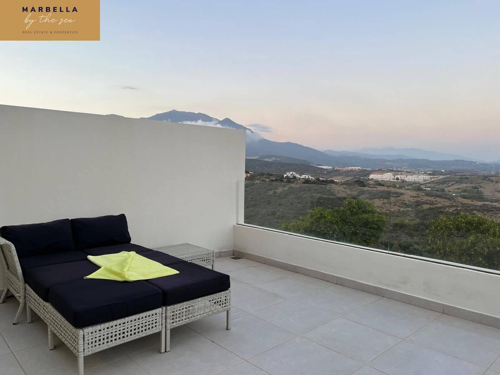 3 soverom Rekkehus til salgs i Casares med svømmebasseng garasje - € 1 200 000 (Ref: 8936974)