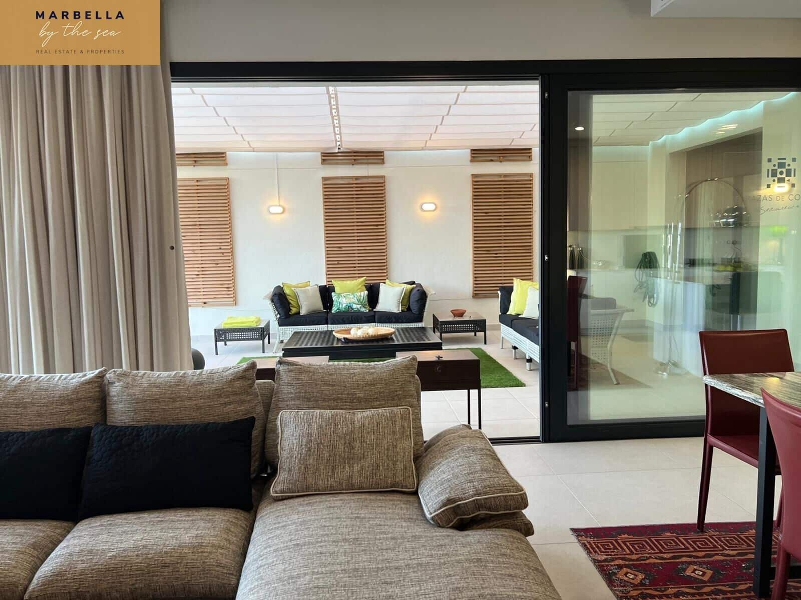 3 soverom Rekkehus til salgs i Casares med svømmebasseng garasje - € 1 200 000 (Ref: 8936974)