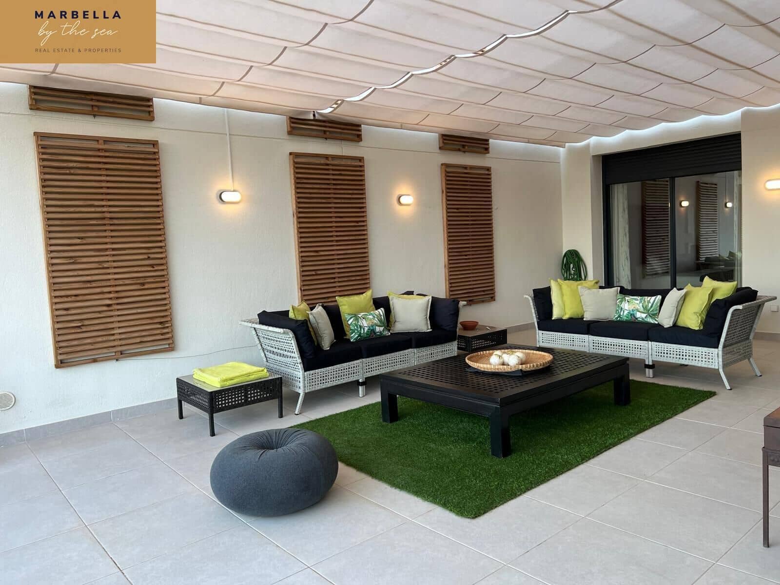 3 soverom Rekkehus til salgs i Casares med svømmebasseng garasje - € 1 200 000 (Ref: 8936974)