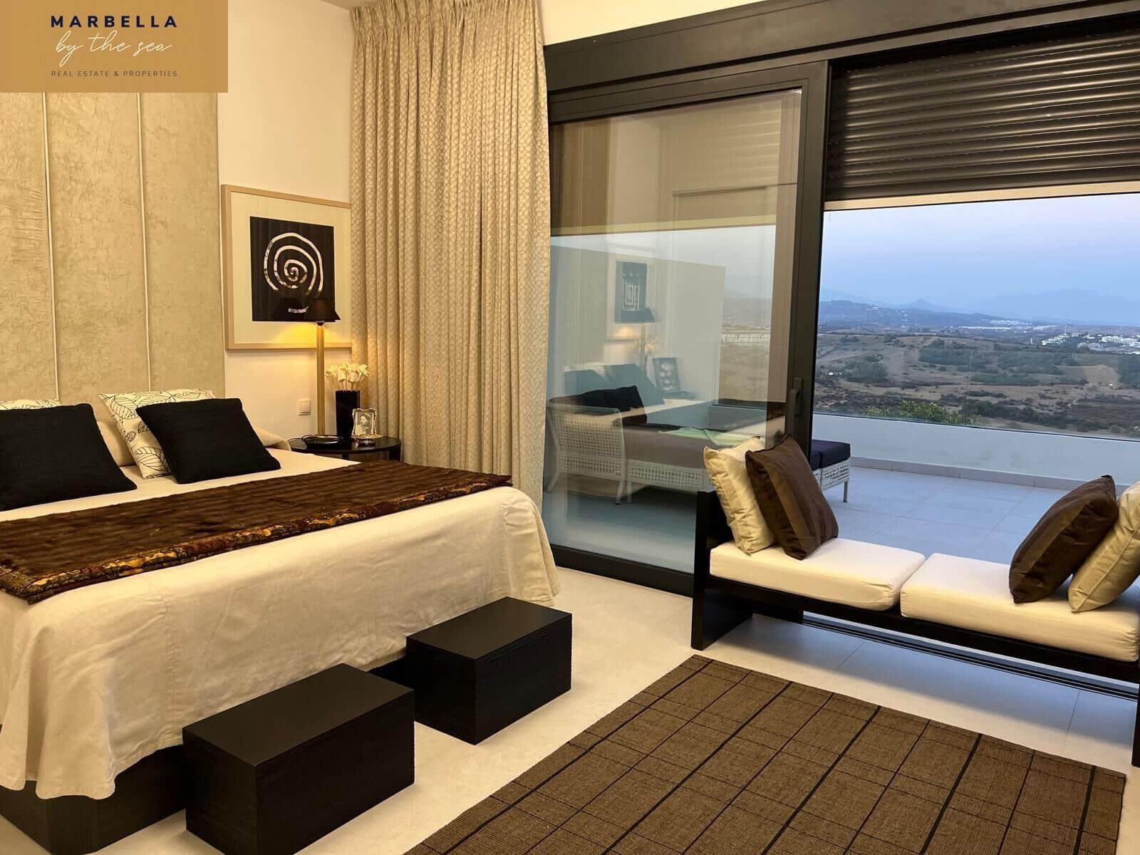 3 soverom Rekkehus til salgs i Casares med svømmebasseng garasje - € 1 200 000 (Ref: 8936974)