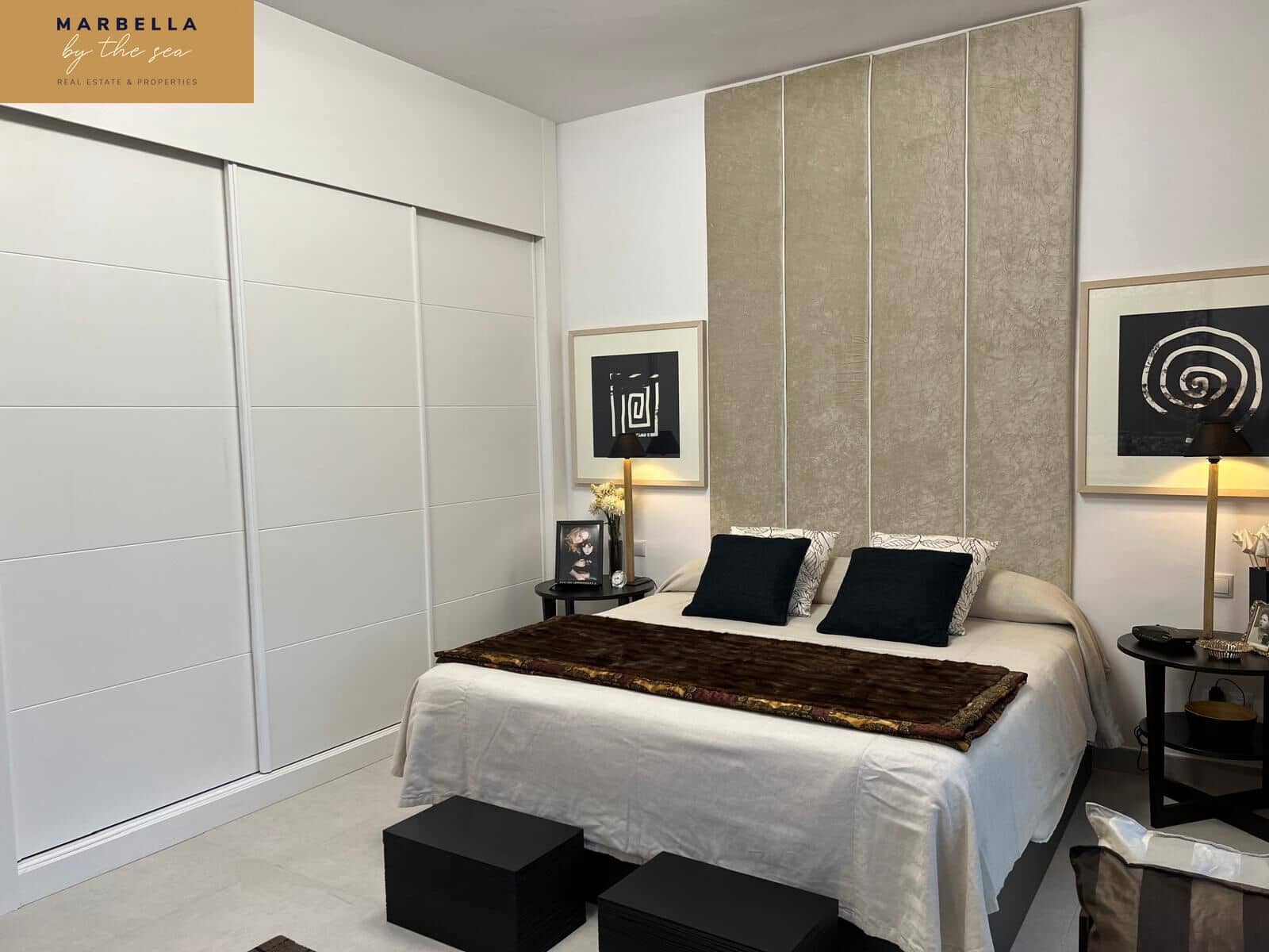 3 soverom Rekkehus til salgs i Casares med svømmebasseng garasje - € 1 200 000 (Ref: 8936974)