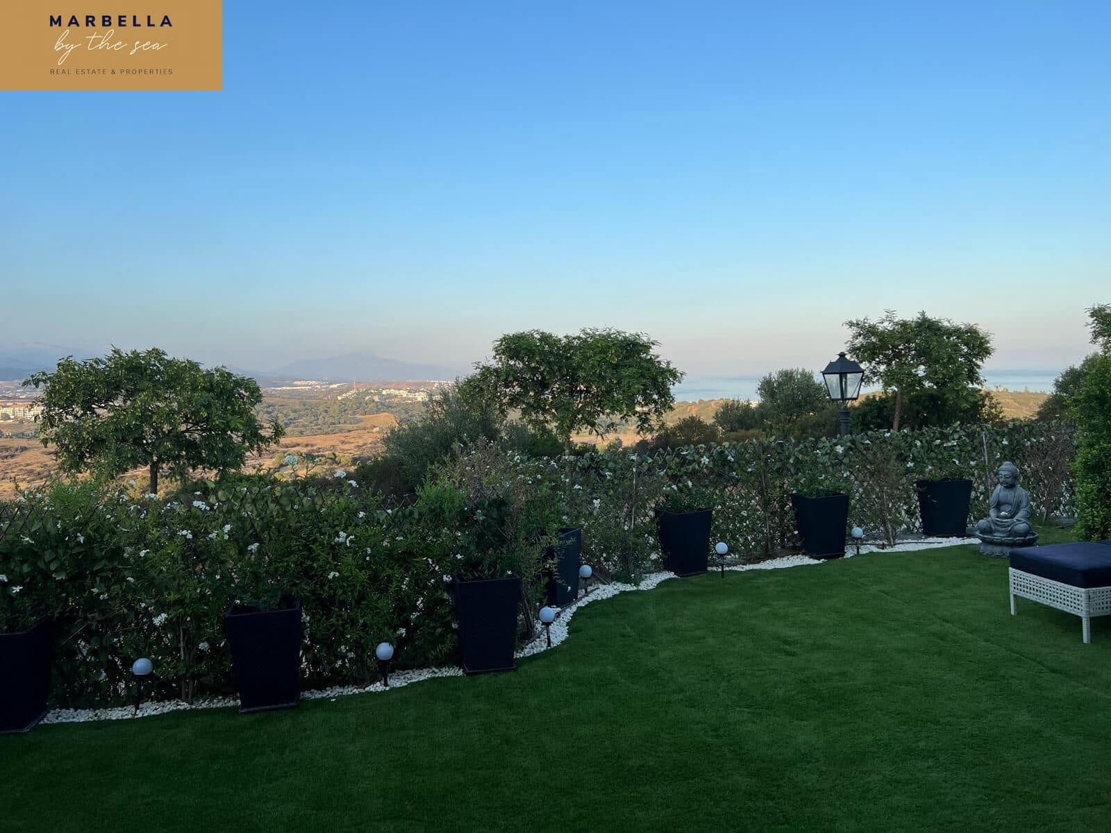 3 soverom Rekkehus til salgs i Casares med svømmebasseng garasje - € 1 200 000 (Ref: 8936974)