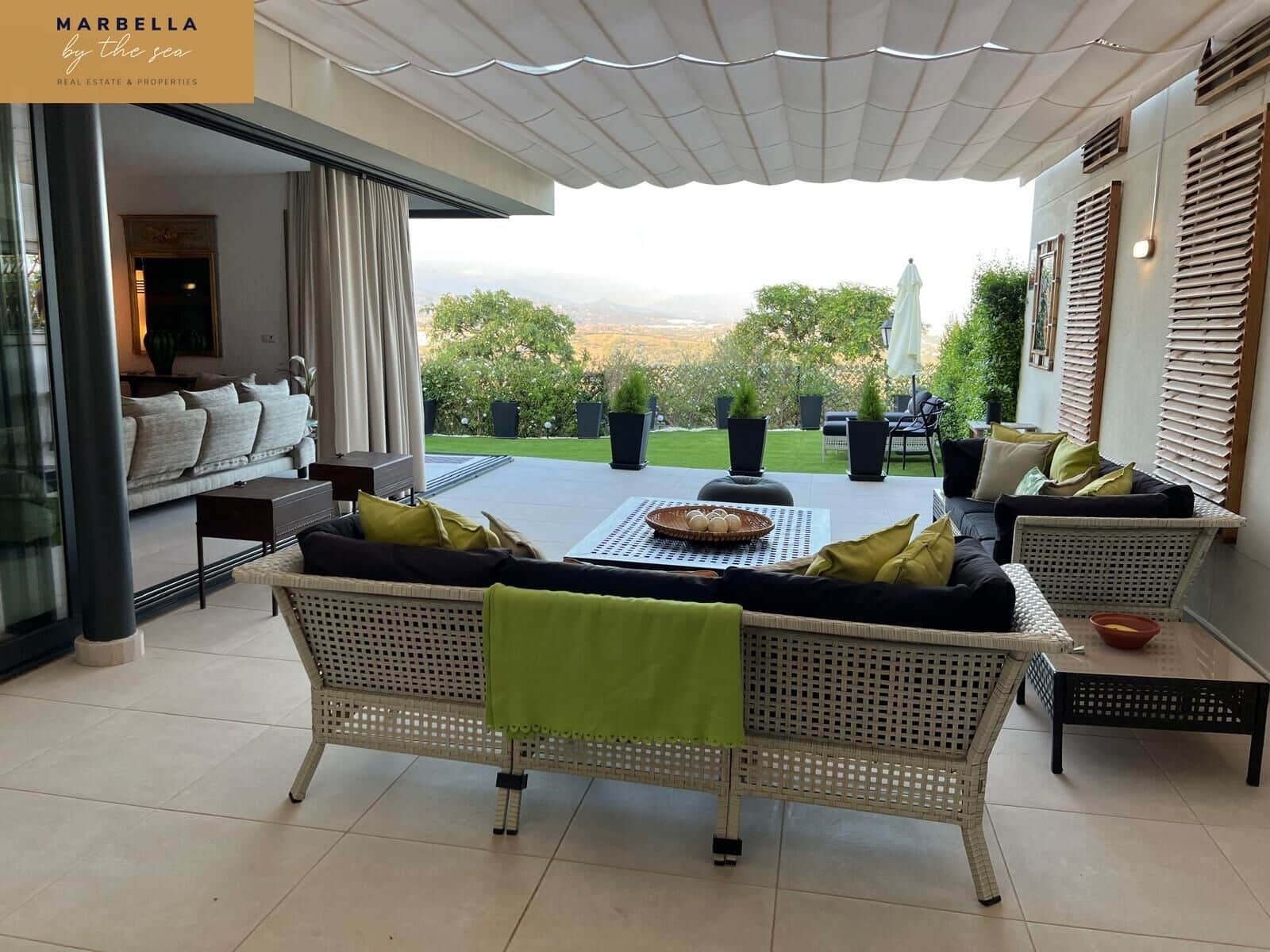 3 soverom Rekkehus til salgs i Casares med svømmebasseng garasje - € 1 200 000 (Ref: 8936974)