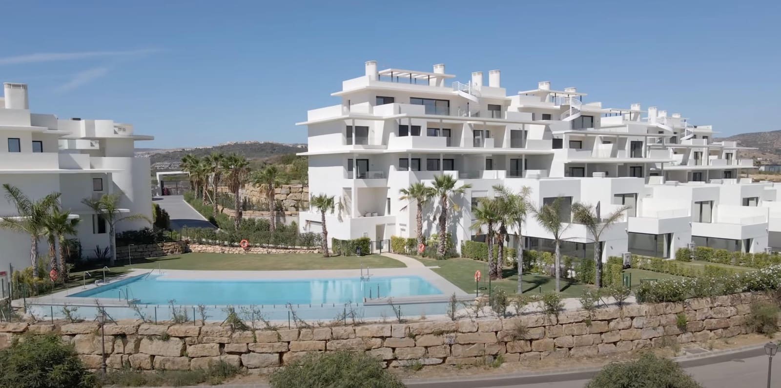 3 soverom Rekkehus til salgs i Casares med svømmebasseng garasje - € 1 200 000 (Ref: 8936974)