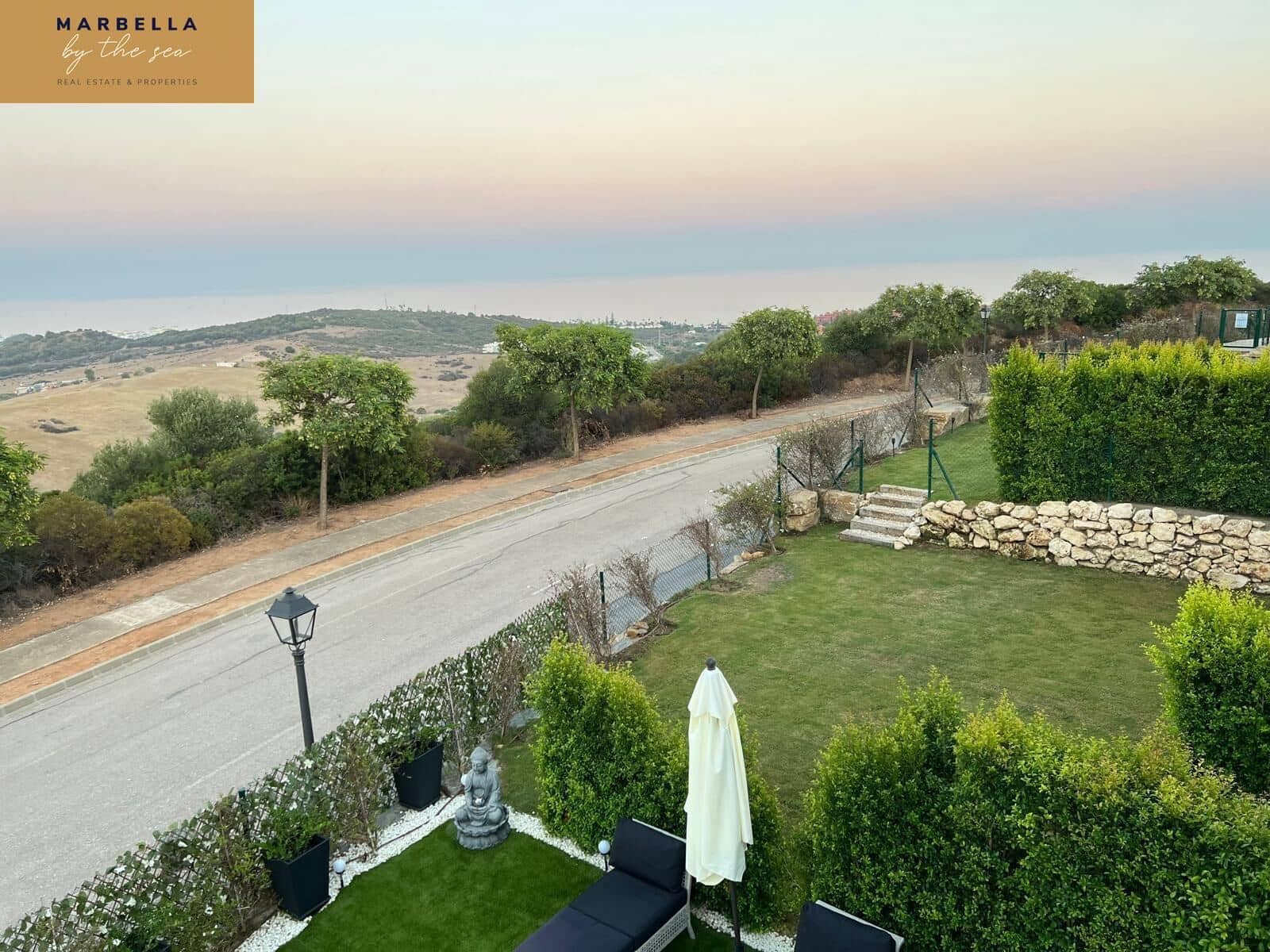 3 soverom Rekkehus til salgs i Casares med svømmebasseng garasje - € 1 200 000 (Ref: 8936974)